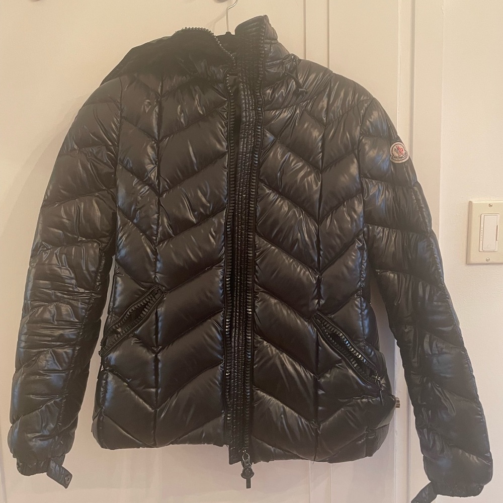 moncler classic puffer coat with hood!